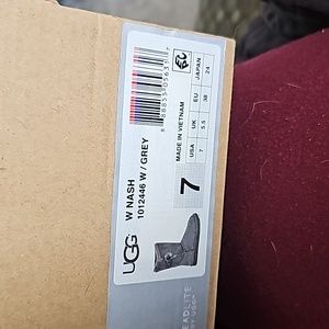 Womens UGG boots size 7 Grey
